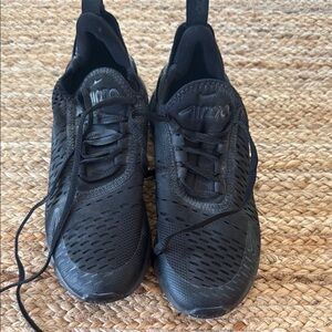 EUC Nike Air Max 270 girls 4.5